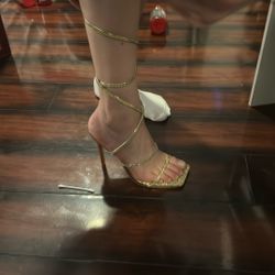 Gold Glittery High Heels 
