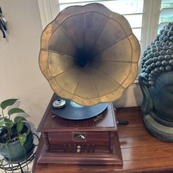 Antique Gramophone 
