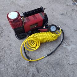 Compresor Portátil De 12 Voltios En Buenas Condiciones