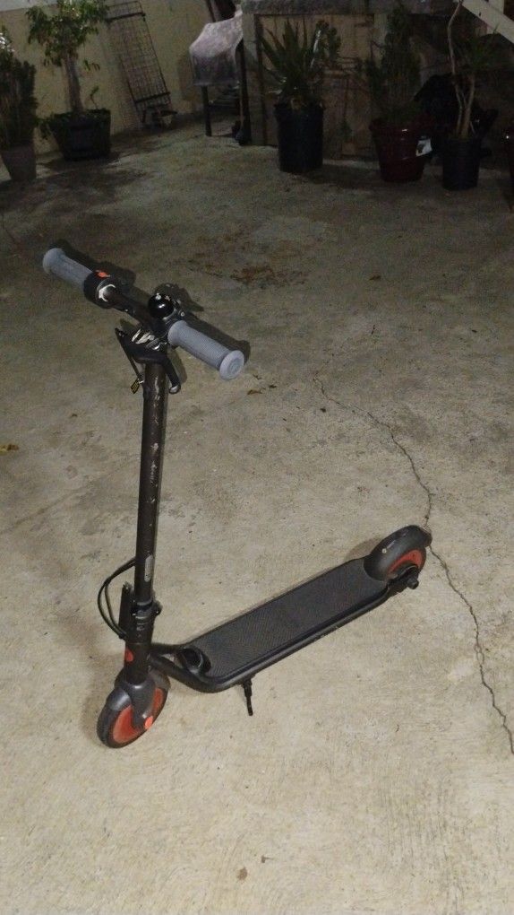 Segway Ninebot Electric Scooter (Look At Description