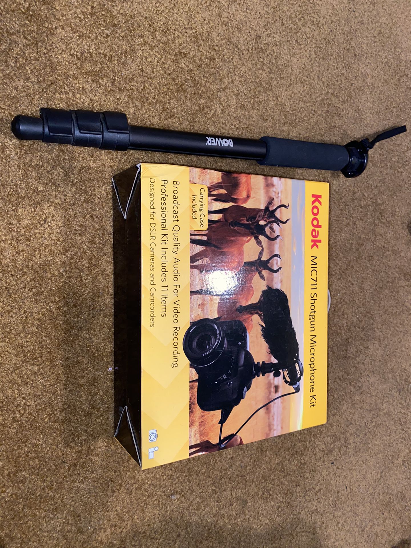 Kodak MIC711 shotgun microphone kit with hand tripod