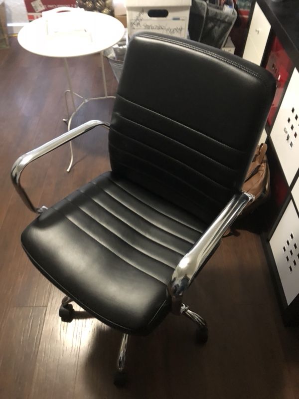 Office chair with wheels like new