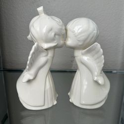 Vintage Pair of 7" Ceramic Porcelain BOY & GIRL Kissing ANGELS Glossy White