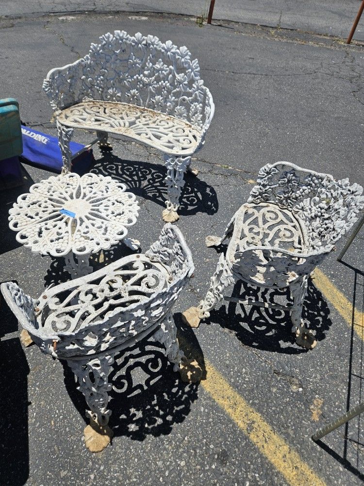 Set Of Table And Chairs