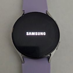 SAMSUNG Galaxy Watch 5 40mm Bluetooth Smartwatch w/ charger cable