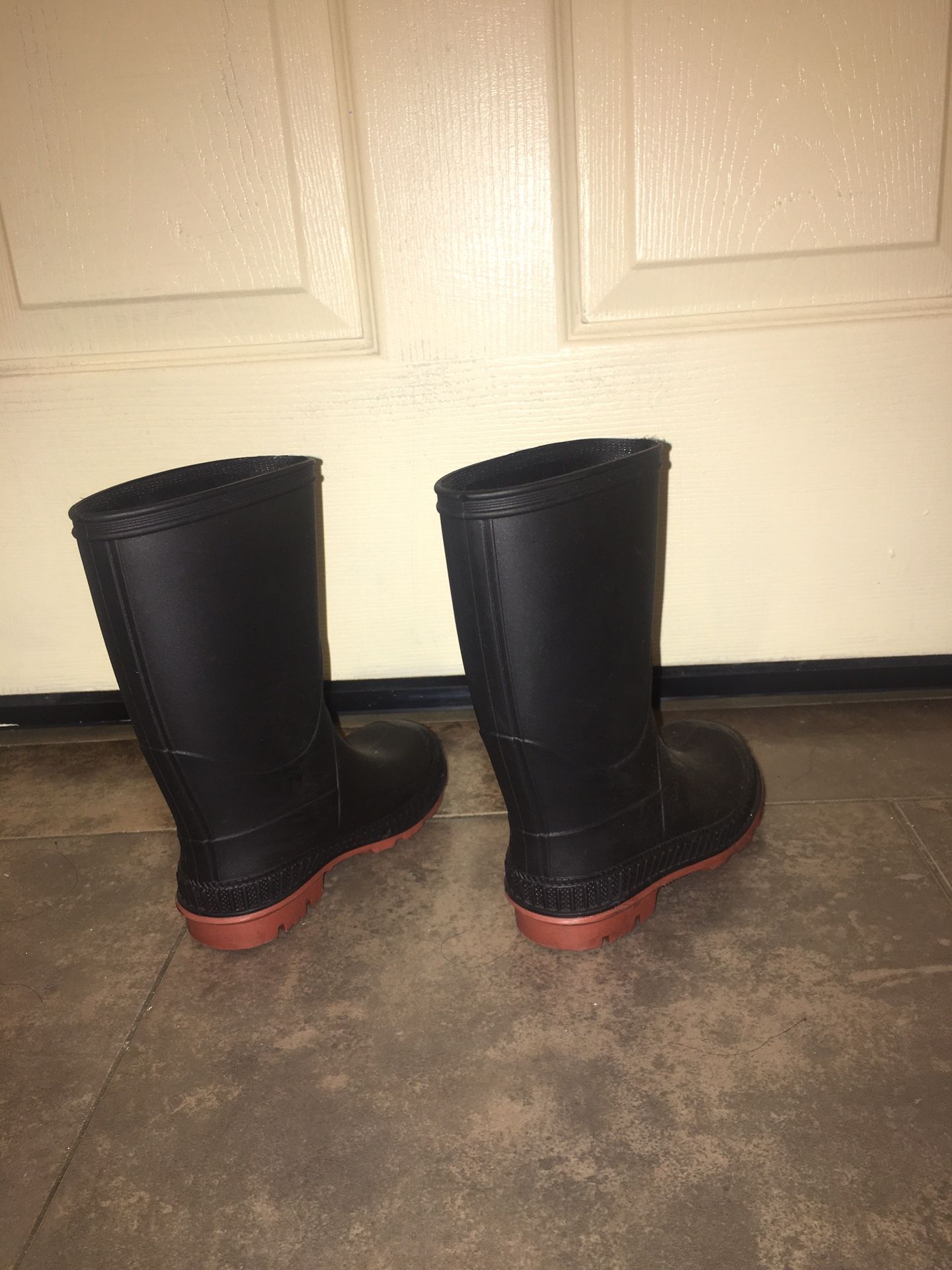 Raining boots Boy size 9