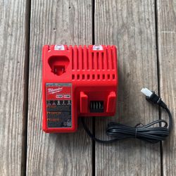 Milwaukee Charger M12/M18