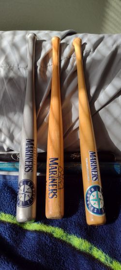 Baseball mini bats. Qty 5. Seattle Mariners and Louisville Slugger bats plus Ken Griffey Jr cap pin  see below