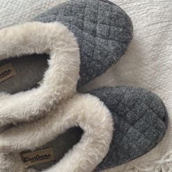 Slippers Size 5y