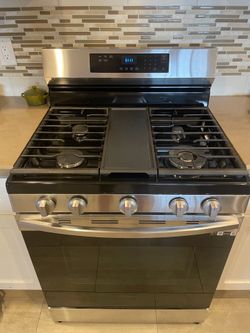 Samsung 30 in. Smart Gas Range in Stainless Steel