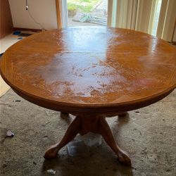 Claw Table 7 Chairs Free