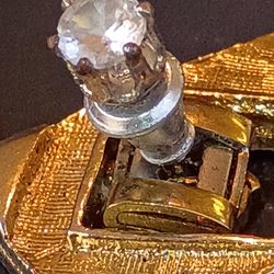 diamond earring ( only 1 the other is missing )