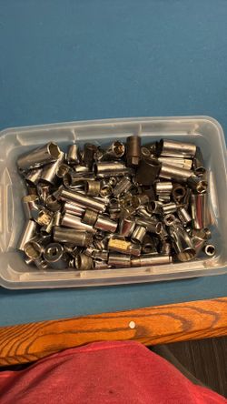 160+ different sized sockets