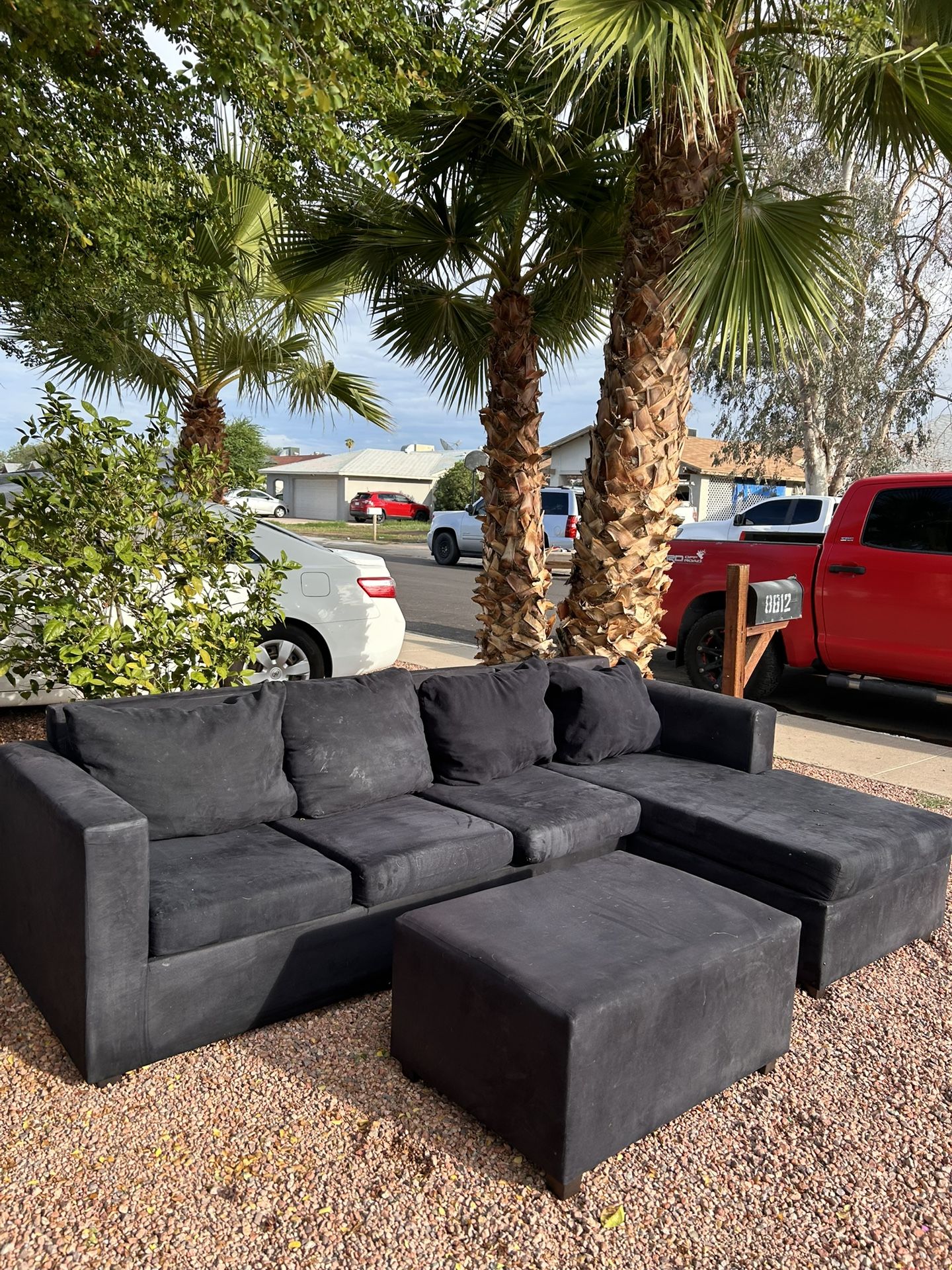 Sectional. Dog In House Need Clean. $200Firm 