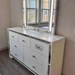 WHITE HIGH GLOSS 7 drawer DRESSER 🤍🤍