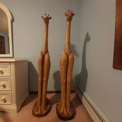 GIRAFFES. TWO 5 FOOT FIBERGLASS GIRAFFES   FIVE OTHRR GIRAFFES THREE TIGERS AND TWO CAMELS  AS SEEN IN PICTURES EXCELKENT CONDITION