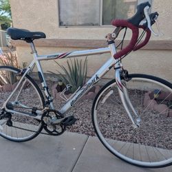 700x25c. DIAMONBACK MENS ROAD RACING BIKE. (L).54 CM. UPGRADES & FRESHLY TUNE UP EXCELLLENT CONDITION 👌🏼