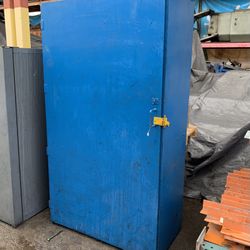 HEAVY DUTY INDUSTRIAL SHOP CABINET