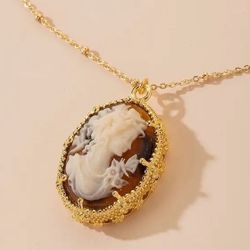 STUNNING POLYCHROME CAMEO NECKLACE 