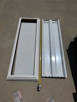Fluorescent Light Fixture with Diffuser Cover 51 in