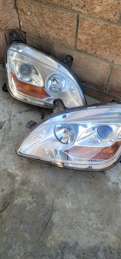 Peterbuilt Headlight Assembly