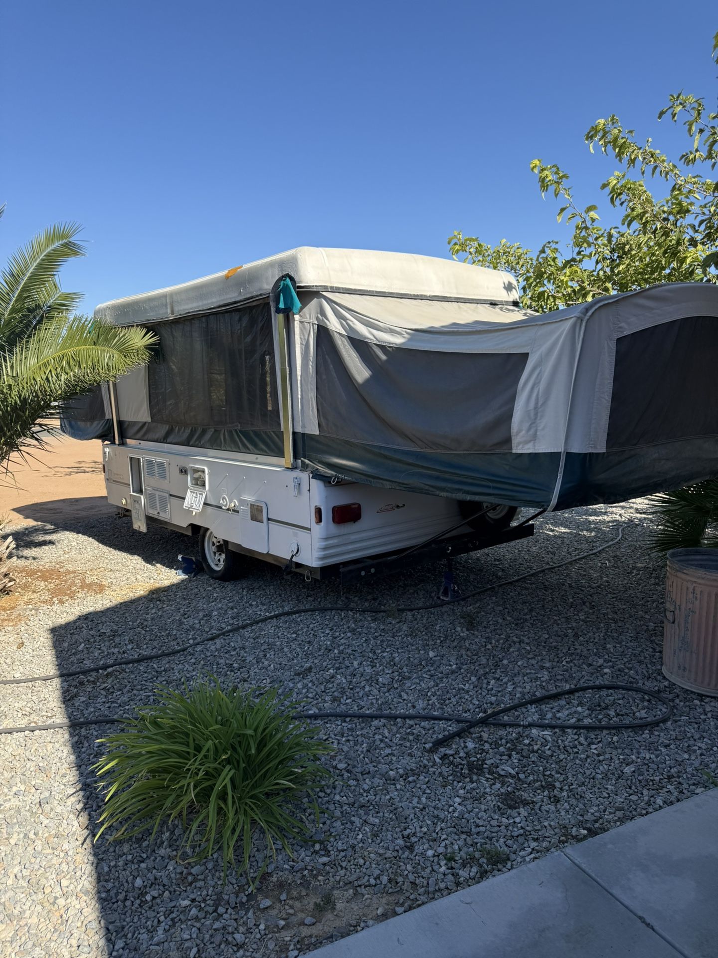 1998 Coleman, Popup Trailer