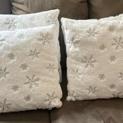 (4) Christmas Elegance Decorative Pillows 17x17”