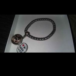 Bracelet With extra snap on charm
