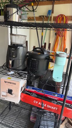 Instant Pot/pressure cooker, used once. Great condition