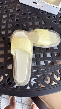 Tory Burch Gel Sandles .. Size 9 new