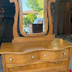 Dresser With Mirror
