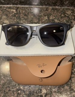 Ray Banz Meta Glasses New With Case Matte Black