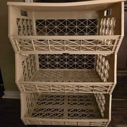 Storage bin on wheels