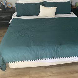 King bed - Mattress And Frame