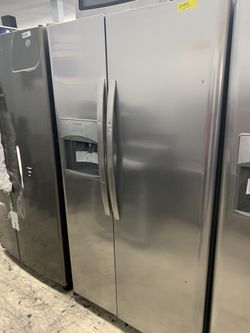 Frigidaire side by side in stainless steel
