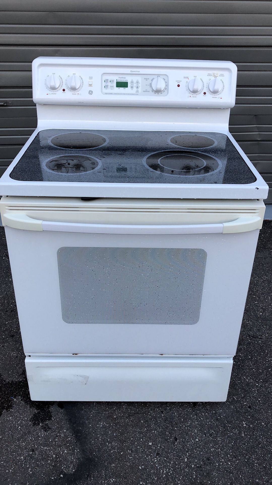 Ge white glass top stove for Sale in Orlando, FL - OfferUp