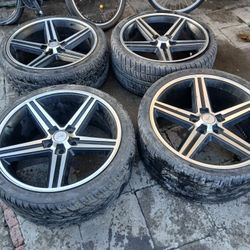 22" CHEVY IROCZ!!! 4.75 ON 5!! NO CRACKS!! TIRES NO GOOD!! FIRST 500$ TAKES EM!! NO FLAKES!