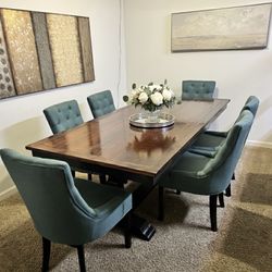 Dining Room W/ 6 Chairs 🪑 