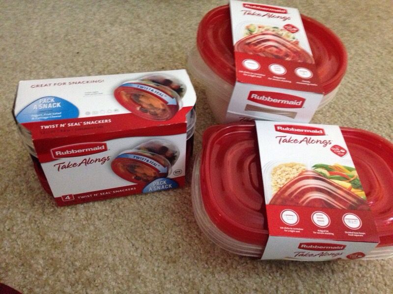 ****** 3 Sets Rubbermaid Containers for food. Please See All The Pictures