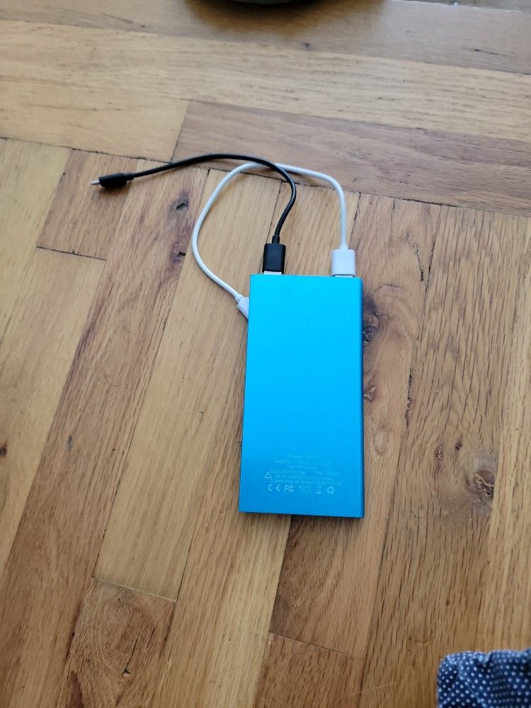 Power bank 750000mah 44wh (iPhone/ androids) Original $35