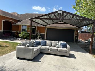 Beautiful lite grey sectional asking 350