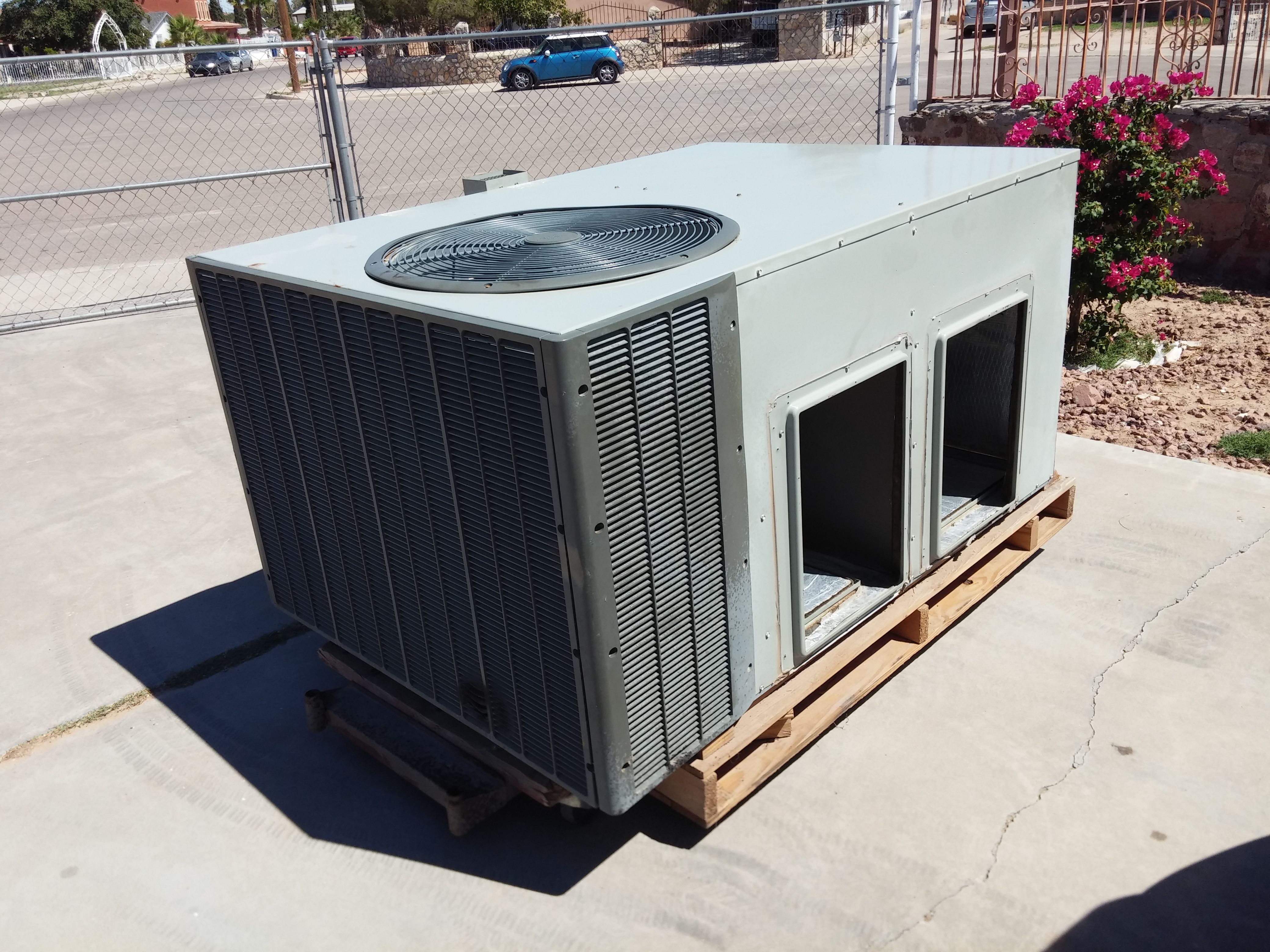 Trane XL1600 variable speed refrigeration unit refrigerated air combo