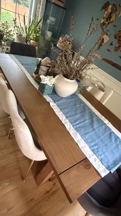 Wooden farmhouse extension dining table - Like New condition