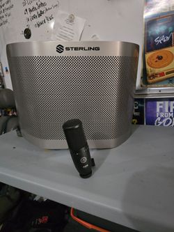 Vocal shield and mic