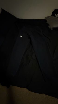 Black under armour cuffed sweatpants size medium