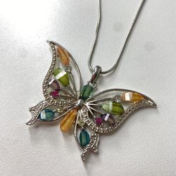 Vintage 80s Beautiful Silver Tone Butterfly Necklace