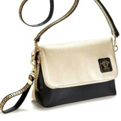 Versace Crossbody Bag Medusa Logo
Mini Purse Clutch Chic D100% authentic! Made exclusively for the Versace fragranceesigner
Wristlet NEW with dust bag