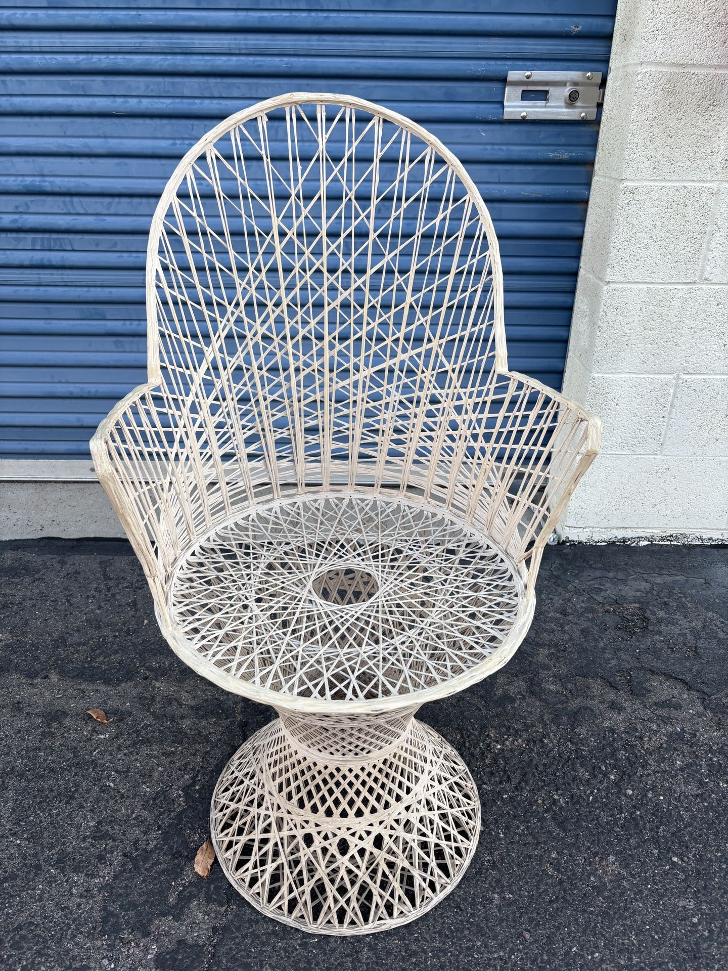 Vintage Russell Woodard Spun Fiberglass Patio Chair