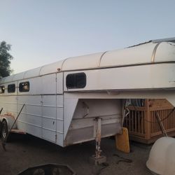 Huge GN Horse Trailer Needs TLC $6500 NW Tucson 