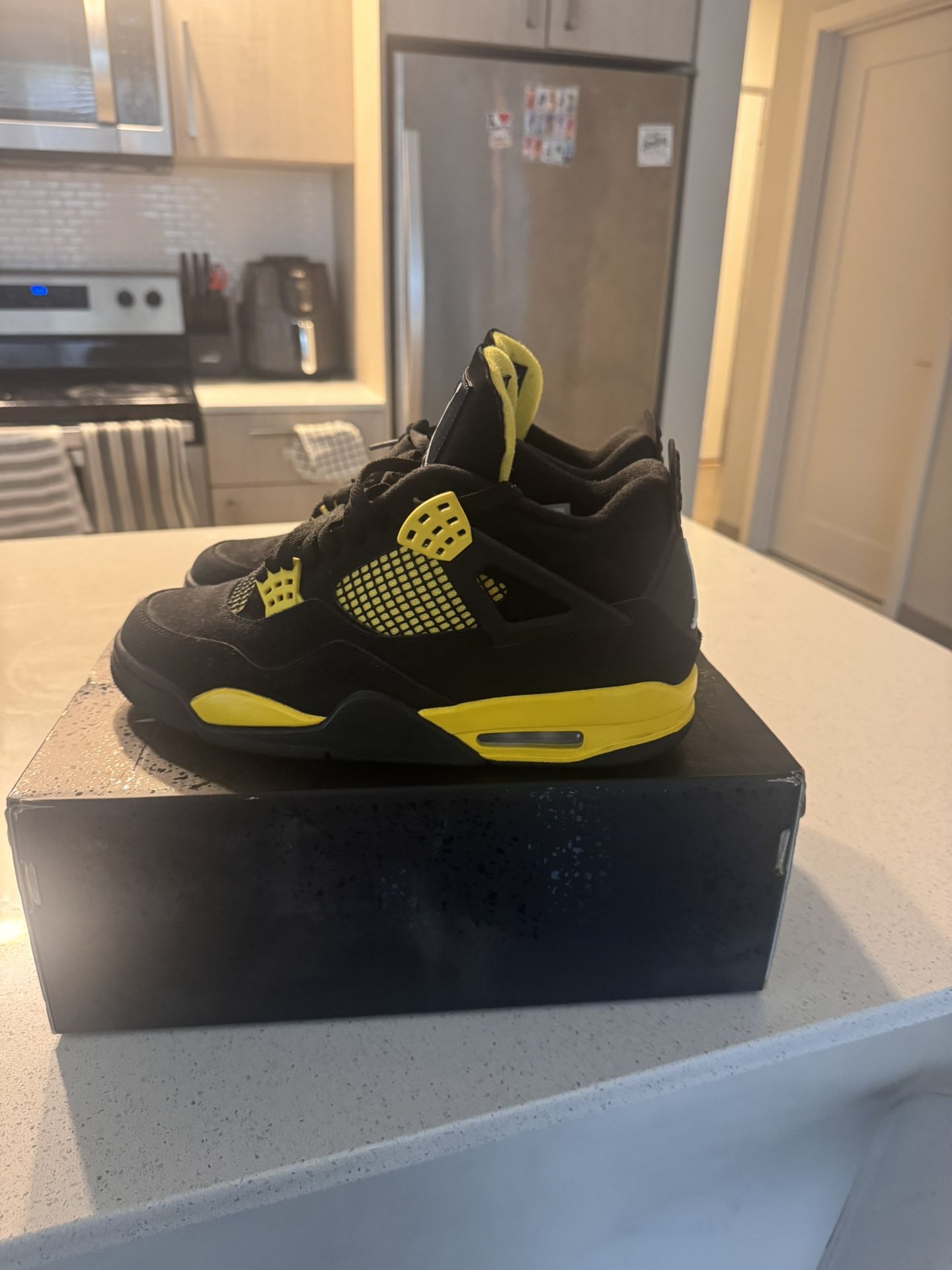 Air Jordan Retro 4 Thunder Mens